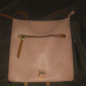 I’m selling a purse it’s a cute bag. It’s from Joy Mangano.